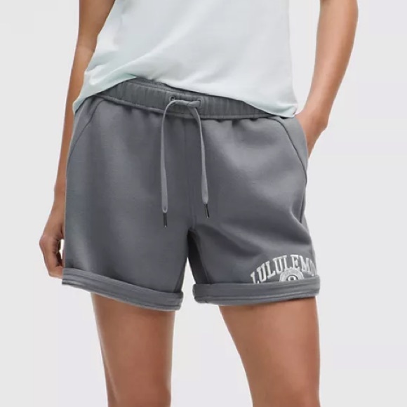 🆕 Lululemon Scuba Mid Rise Oversized Shorts 7” Graphic - Picture 2 of 16
